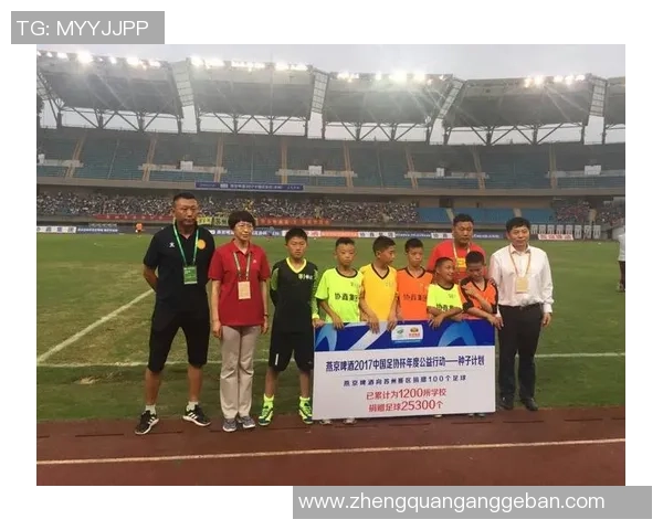 足球球星奋力救火化解危机 展现非凡责任感与团队精神 足球球星奋力救火化解危机 展现非凡责任感与团队精神