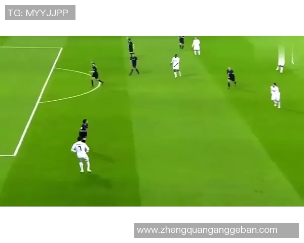 足球巨星赛场外趣味瞬间曝光原来如厕画面也能如此接地气